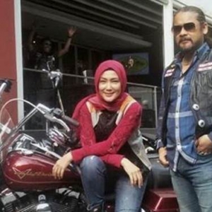 Erra & Awie Jadi 'Rapat' Tambah Jadi Duta Bikers United Club