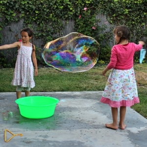 Buat Sendiri Buih Belon Gergasi Untuk Anak-anak