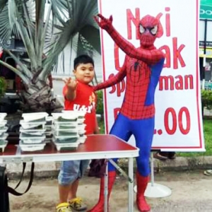 "Tak Pergi Sekolah Nanti Jadi Bodoh, Kena Jual Nasi Lemak Macam Pakcik Ni" . ...