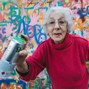 Ohsem! Sekumpulan Atuk Dan Nenek Hasilkan Graffiti Sepanjang Jalan Di Lisbon