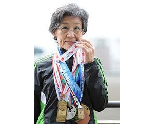 Nenek 70 Tahun Masih Gagah Jadi Pelari Marathon