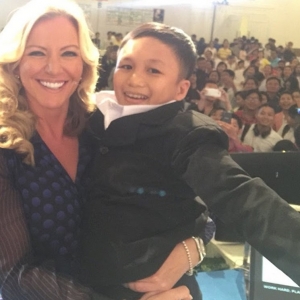 Jutawan Michelle Mone Dukung Lelaki Kecil Yang Disangka Kanak-kanak