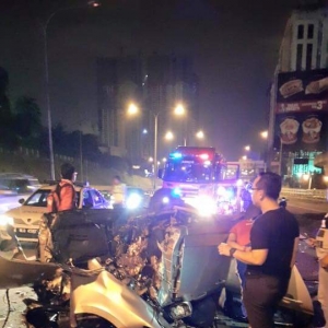 Berkecai! Honda Civic Terbabas Di Lebuhraya Persekutuan 1 Maut, 3 Parah