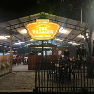 Bakar 'Seafood' Atas Dapur Arang, Keistimewaan The Villages Steamboat