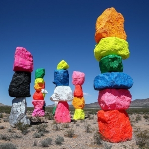 The Seven Magic Mountain's, Batu Berwarna-warni Mula Dipamerkan Di Las Vegas