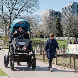 Kolcraft, Stroller Gergasi Khas Untuk Ibu Bapa 'Test Ride' Sebelum Beli