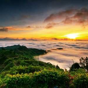 Nikmati Panorama Indah Di Bukit Kayangan Kerinci, Bagai Sebuah Negeri Atas Awan