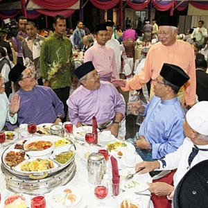 PM Umum Penjawat Awam Terima 'Duit Raya' RM500