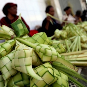 Ketupat Daun Dan Palas Semakin Dilupa Atau Masih Dianyam Malam Raya?