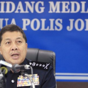 Tipu Guna Nama Diraja Johor,  Warga Emas Ditahan Polis