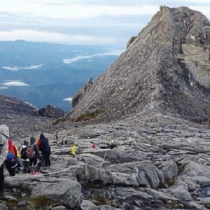 Jadi Viral Imej 'Wajah' Jelas Kelihatan Di Gunung Kinabalu