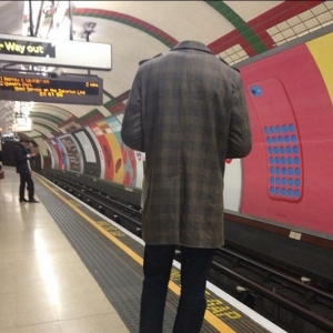 Kemunculan Manusia Tanpa Kepala Di London Subway?