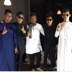 Projector Band Sangkal Bersikap Sombong Terhadap Artis Senior