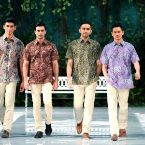 Lelaki Jangan Malu Bergaya Dengan Batik Untuk Berlibur dan Kasual!