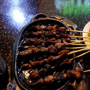 Wajib Cuba Makan Di 'The Farm Satay & Grill' Sate Lain Daripada Lain