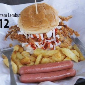 Tak Tahan Sungguh Dengan Burger Ketam Lembut Ini!