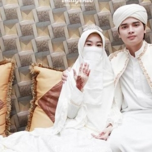 Gadis Tiongha Kalah Debat Akhirnya Berkahwin Dengan Lawannya, Anak Ustaz Terkenal Umur 17 Tahun