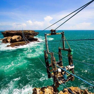 Kecut Perut Naik Gondola Kayu Di Pantai Timang Jogja!