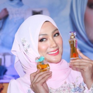 Keluar Perfume Jenama Sendiri, Erra Fazira Tak Kisah Dianggap Terlambat