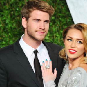 Penyanyi Miley Cyrus & Liam Hemsworth Berkahwin Secara Rahsia