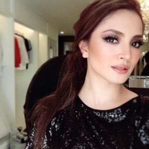 Nyanyian 'Hauk' Di Grand Prix F1 Sepang,  Fazura Dikritik Syok Sendiri