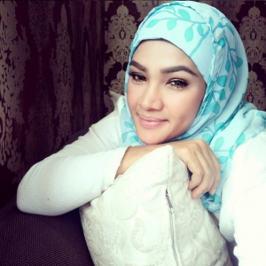 Zarina Zainuddin Kembali Berhijab