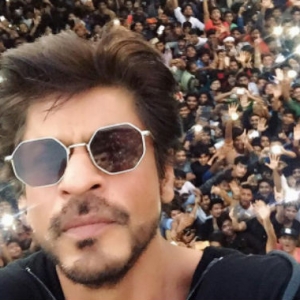 Lepas Adat Bertemu Peminat, Shah Rukh Khan Sambut Hari Lahir Bersama Keluarga