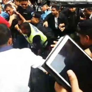 Gelar Tajuddin Sial, Khalid Diserang Penyokong Ahli Parlimen Pasir Salak