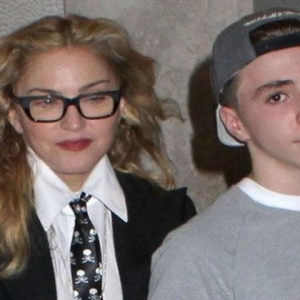 Milik Ganja Ditahan, Madonna Tetap Beri Sokongan Anak Lelakinya!
