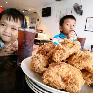 Ayam Goreng Kemaman, Sehebat Restoran Makanan Segera Di KL!