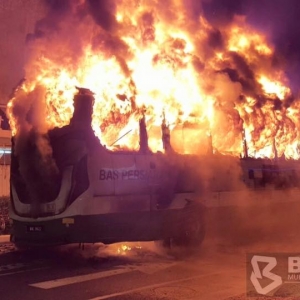Terbakar Teruk, Bas Persiaran Bawa 40 Penumpang Hangus Di Ibu Kota