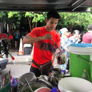 Selepas Nasi Lemak Anak Dara, Kini  Abang Kacak Penjual Cendol Pula Buat Wanita Tak Keruan