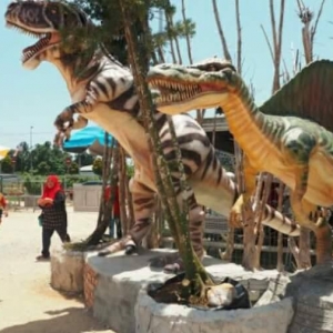 Masuk Percuma! Tarikan Dinosaur Di Don Hu Jurassic Park Garden, Muar