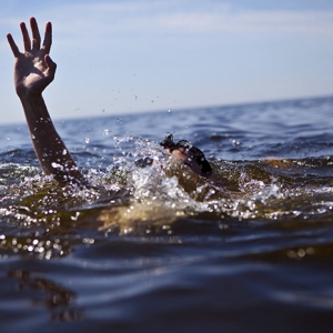 Terjatuh Ke Laut, Budak 6 Tahun Ditemui Maut Terdampar Di Tepi Pantai