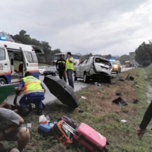 MPV Terbalik D Lebuhraya PLUS, Enam Sekeluarga Hadapi Detik Cemas