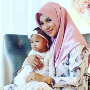 Sudah Nasib, Elly Mazlein Urus Majlis Aqiqah Anak Sendirian