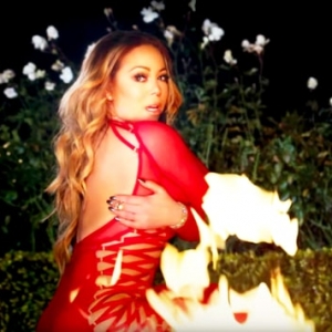Mariah Carey Bakar Gaun Pengantin RM1.1 Juta Dalam Video Klip Terbaharu