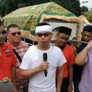 Buat Hal Lagi, Kali Ini Jamal Yunos Bawa 16 Van Jenazah Ke Bangunan SUK