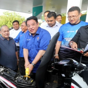 Ku Nan Bagi Petrol 'Free' Selepas Cadangan Haramkan Kapcai Dibidas