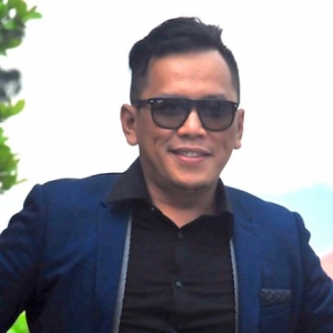 Shahrol Shiro Mahu Besarkan Anaknya Di Kampung Sahaja