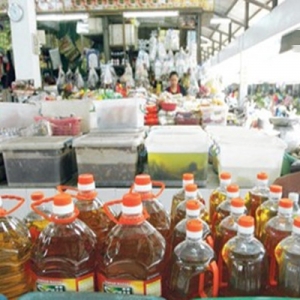 Pelik! Minyak Masak Subsidi Malaysia Dijual Berleluasa Di Pasar Thailand