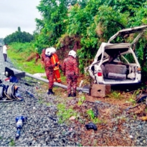 Van 'Rempuh' Kereta Api, Dua Maut Di Tempat Kejadian