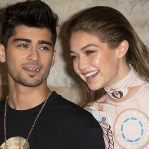 Panas! Zayn Malik Dan Gigi Hadid Tayang Foto Bogel Di Ranjang