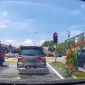 Lagi Kereta Menongkah Arus, Sudah Jadi Trend Rakyat Malaysia?