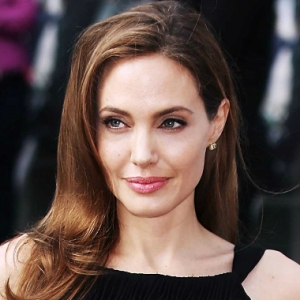 Tak Pakai Coli Jumpa Paderi, Angelina Jolie Dihentam Teruk