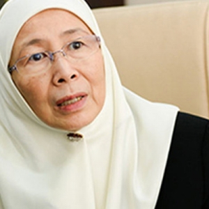 Presiden PKR, Dr. Wan Azizah Dimasukkan Ke Hospital