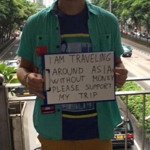 Menular! Kebanjiran Backpackers Mat Saleh Jadi Pengemis Di Malaysia, Singapura