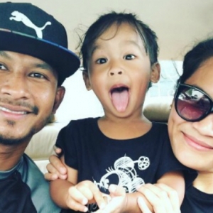 "Daddy Mampu Bagi Ni Je,"-Black Hadiahkan Isteri Mini Cooper