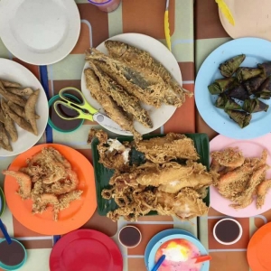 Meleleh Air Liur, Tak Menahan Sotong Goreng Celup Di Warung Ini