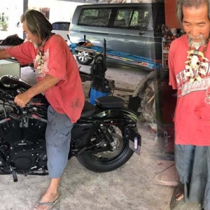 Tak Dilayan Kerana Pakai Baju Buruk, Uncle Terus Beli Harley Davidson Secara Cash!